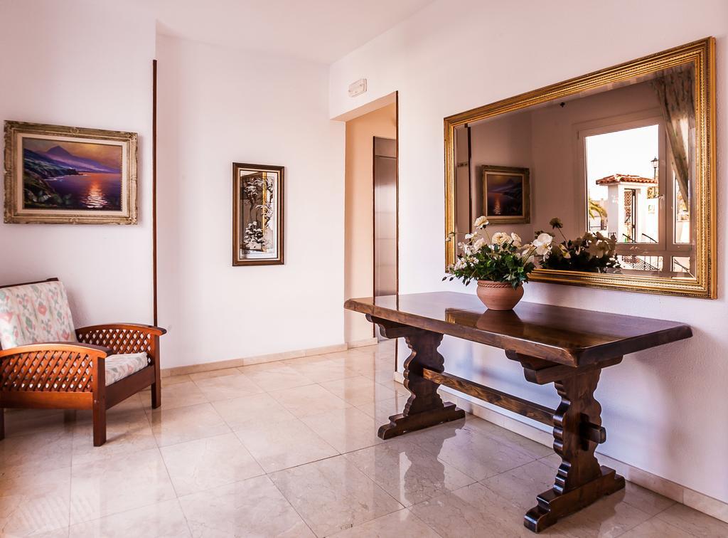 Hotel Ninays Lloret de Mar Bagian luar foto