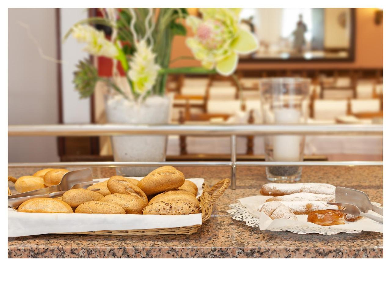 Hotel Ninays Lloret de Mar Bagian luar foto