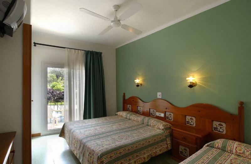 Hotel Ninays Lloret de Mar Bagian luar foto